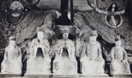 【jpg清晰版】上海龙华寺天王像足下的小鬼.jpg