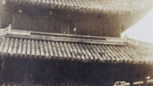 【jpg清晰版】上海龙华寺鼓楼围栏围起.jpg