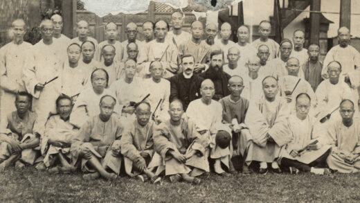 【jpg清晰版】与毕士大主教及另一位牧师在一起的中国男士们.jpg