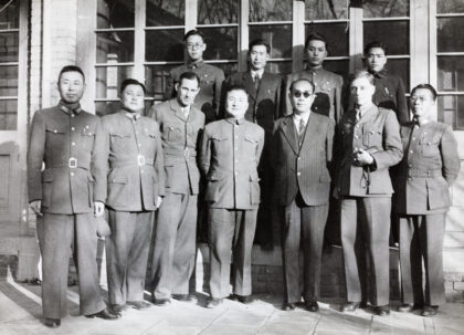 【jpg清晰版】中国军事情报处人员与英国特种作战执行处同僚北平北京.jpg