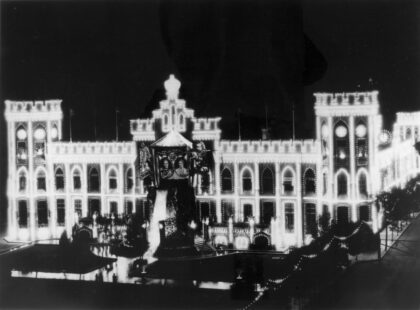 【jpg清晰版】为乔治六世加冕亮灯的戈登堂天津.jpg