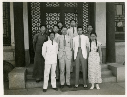 【jpg清晰版】乔治·e·泰勒、李效黎等燕京大学学生北京.jpg