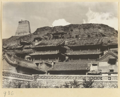 【jpg清晰版】云冈石窟东端的土塔与寺庙建筑群概览.jpg