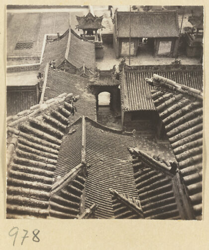 【jpg清晰版】云冈石窟的寺庙屋顶与庭院.jpg