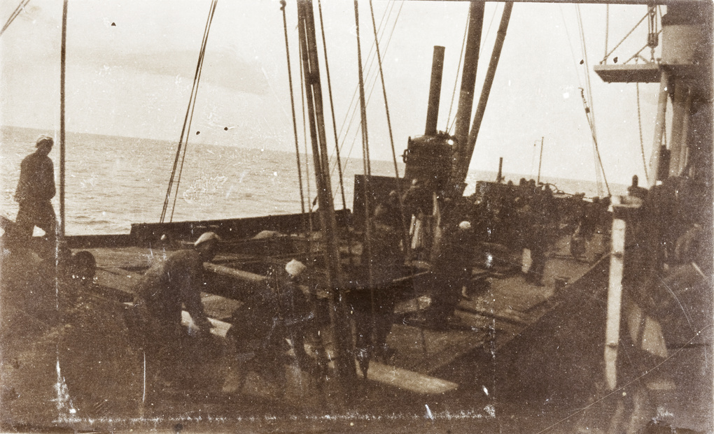 【JPG清晰版】从S.S.AdmiralTurpitz号装载驳船大沽