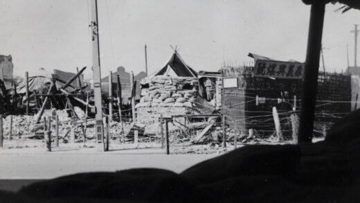 【jpg清晰版】从一个岗哨望向另一个岗哨上海1937年.jpg
