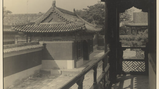 【jpg清晰版】从南海公园建筑阳台看到的门.jpg