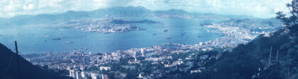 【jpg清晰版】从太平山顶俯瞰香港维多利亚港和九龙.jpg