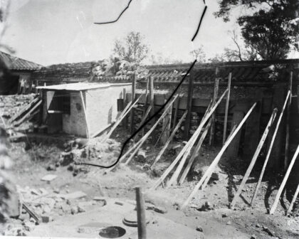 【jpg清晰版】使馆区围困期间加固的外墙和水井北京.jpg