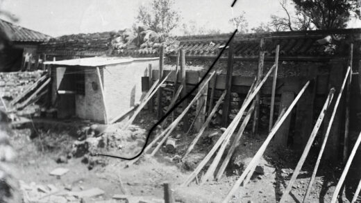 【jpg清晰版】使馆区围困期间加固的外墙和水井北京.jpg