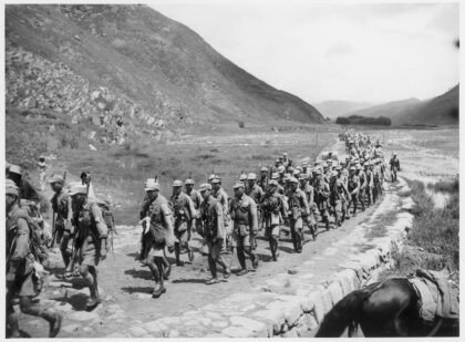 【jpg清晰版】八路军部队在五台山区行军1938年.jpg