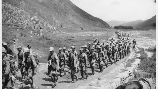 【jpg清晰版】八路军部队在五台山区行军1938年.jpg