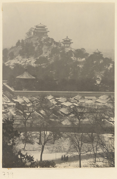 【jpg清晰版】冬季从北海公园看到的景山公园.jpg
