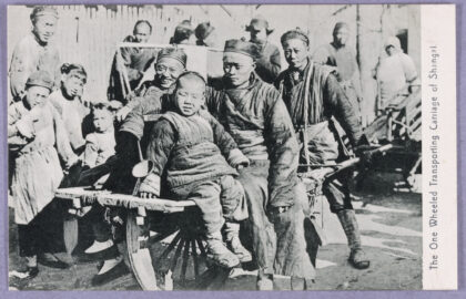 【jpg清晰版】冬日上海手推车夫载客行.jpg
