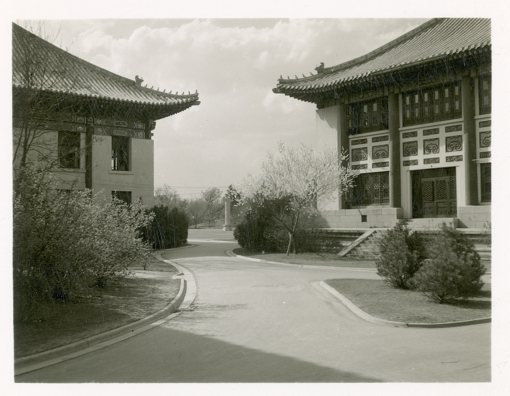 【JPG清晰版】北京燕京大学的两栋建筑和一座华表