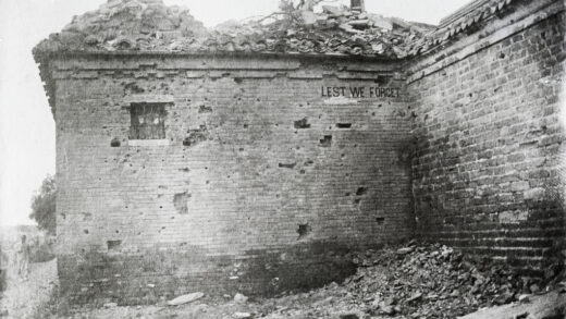 【jpg清晰版】北京英国使馆的lestweforget角落.jpg