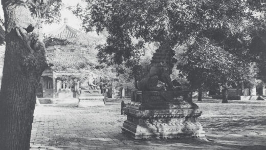 【jpg清晰版】北京雍和宫的庭院.jpg