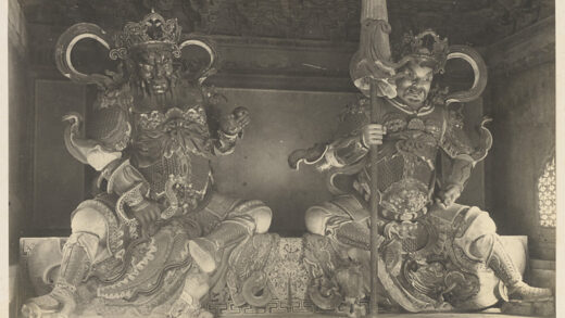 【jpg清晰版】北海公园寺庙建筑内部展示四大天王中的两位.jpg