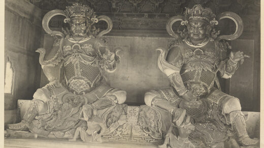 【jpg清晰版】北海公园寺庙建筑内部展示四大天王中的两位.jpg