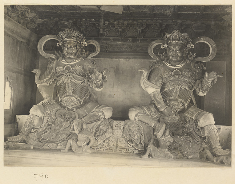 【JPG清晰版】北海公园寺庙建筑内部展示四大天王中的两位