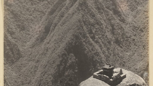 【jpg清晰版】华山东峰下险峻岩顶上的道观建筑——憩亭.jpg
