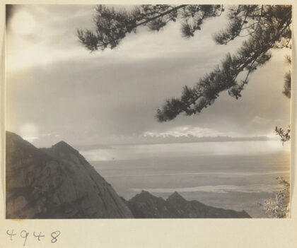 【jpg清晰版】华山山地景观背景为北方平原与河流.jpg