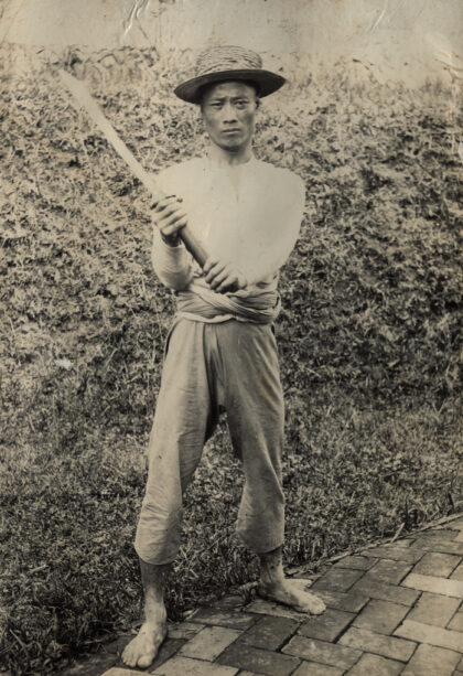 【jpg清晰版】古田城惨案行刑者之一手持凶器.jpg
