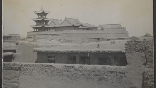 【jpg清晰版】同心城宁夏山上的大寺另一视角.jpg