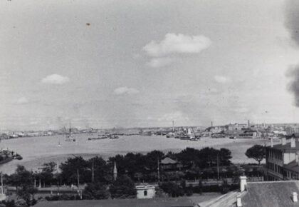 【jpg清晰版】向东眺望黄浦江上海1937年.jpg
