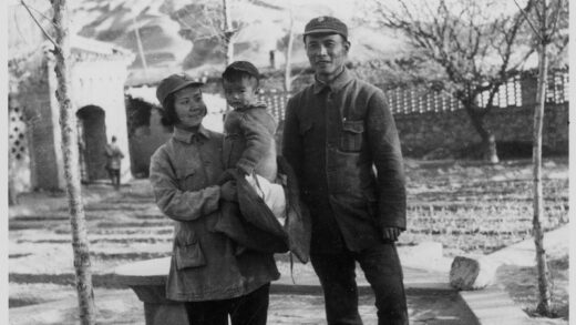 【jpg清晰版】吕正操将军、刘沙和贝贝.jpg