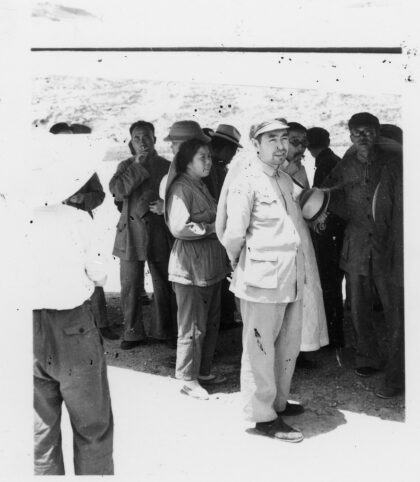 【jpg清晰版】周恩来与妻子邓颖超延安1945年7月.jpg
