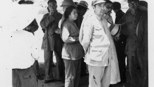 【jpg清晰版】周恩来与妻子邓颖超延安1945年7月.jpg
