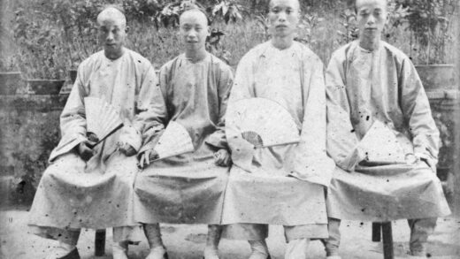 【jpg清晰版】四个手持扇子的中国男子19世纪90年代.jpg