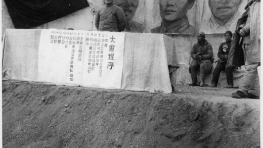 【jpg清晰版】在晋察冀政府成立六周年纪念大会上发表讲话的男子.jpg