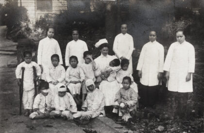 【jpg清晰版】埃莉诺·惠特沃思·米切尔博士与香港医护人员及患者.jpg