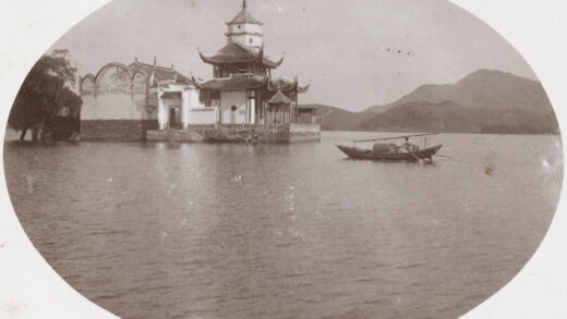 【jpg清晰版】大冶湖北一座岛上的寺庙和宝塔.jpg