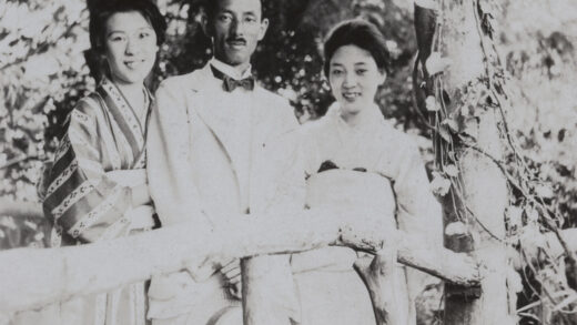 【jpg清晰版】大岛静子和二上千里与一名男子上海虹口公园.jpg