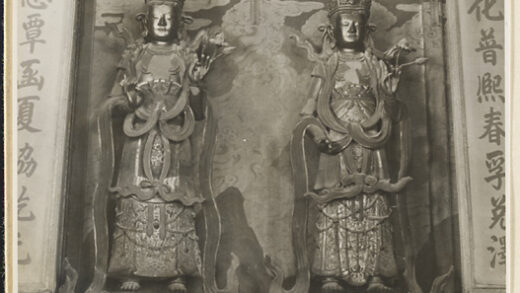 【jpg清晰版】大觉寺内部展示两尊带铭文的菩萨.jpg
