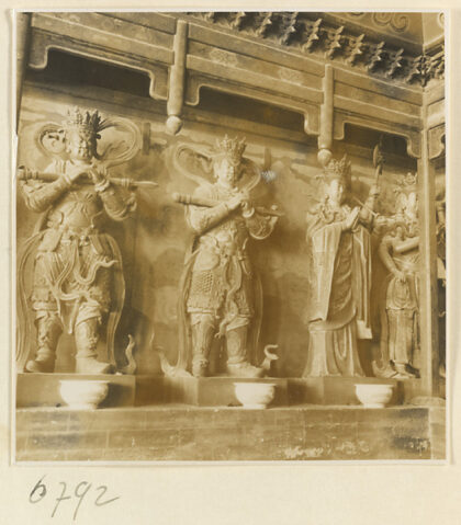 【jpg清晰版】大觉寺内部展示四尊手持如意和斧头的神像.jpg