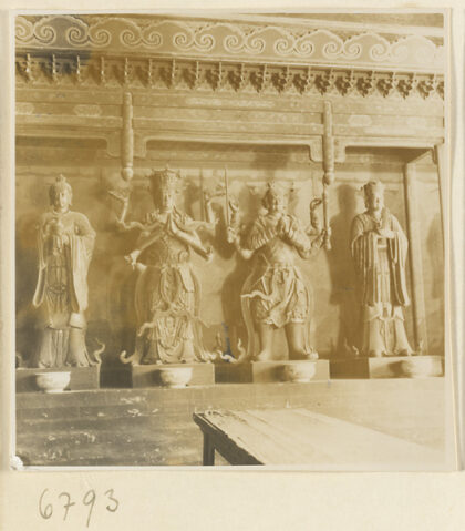 【jpg清晰版】大觉寺内部展示四尊神像其中两尊有多臂.jpg