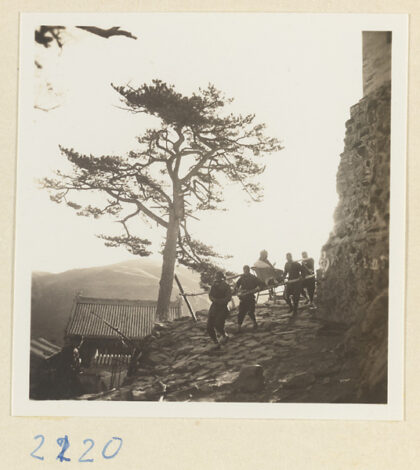 【jpg清晰版】妙峰山上香客乘轿下山.jpg