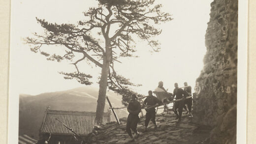 【jpg清晰版】妙峰山上香客乘轿下山.jpg