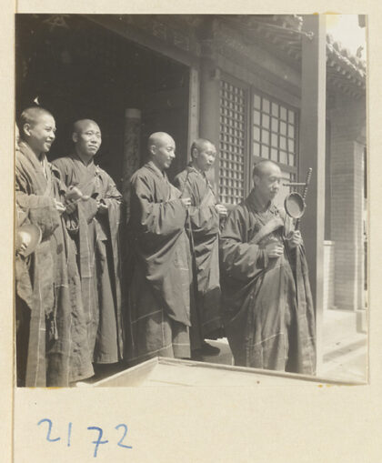 【jpg清晰版】妙峰山庙门前的持乐器僧侣.jpg