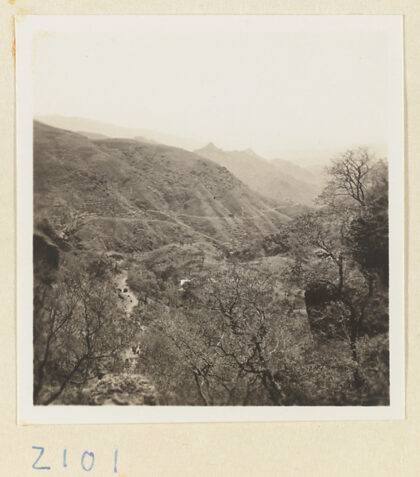 【jpg清晰版】妙峰山朝香路上的山景.jpg
