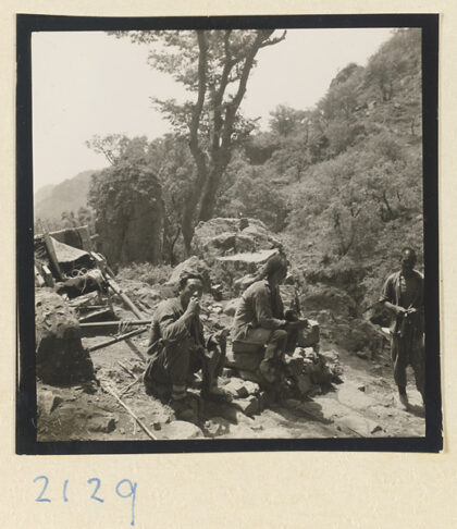 【jpg清晰版】妙峰山朝香路上的轿夫歇脚.jpg