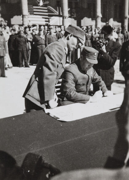 【jpg清晰版】孙连仲将军签署日本投降文件1945年10月10日.jpg