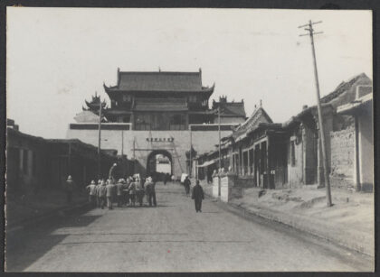 【jpg清晰版】宁夏城鼓楼北面画面右侧之外是c.i.m.站.jpg