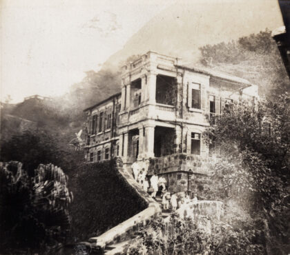 【jpg清晰版】山坡上的一栋建筑.jpg