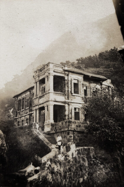 【jpg清晰版】山坡上的一栋建筑.jpg