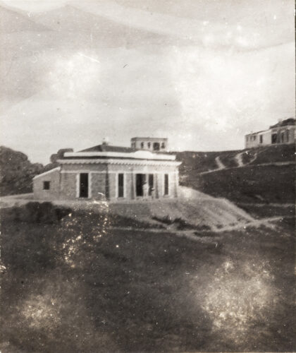 【jpg清晰版】山坡上的建筑.jpg